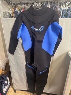 Ravani Full Wetsuit in Black and Blue Size LS (Large Short)